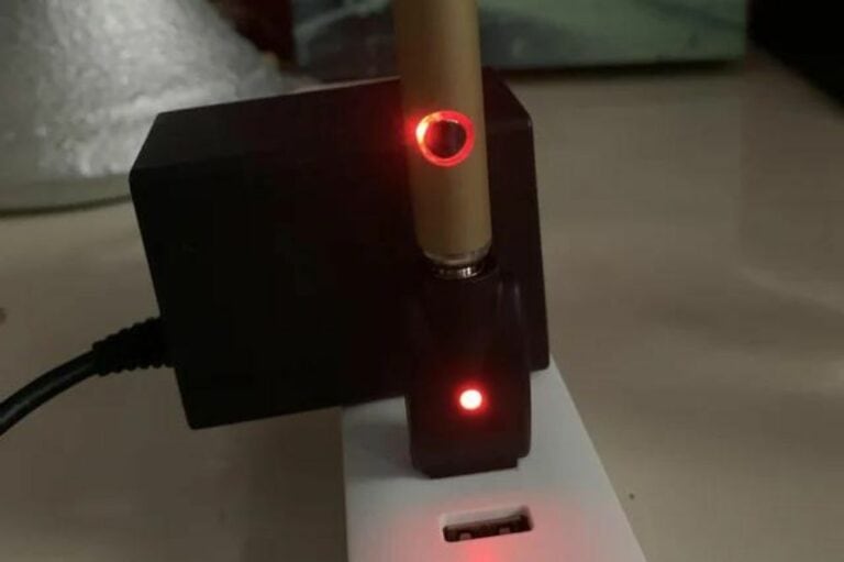 Why Is My Vape Pen Flashing Red When Charging? (Causes & Fixed)